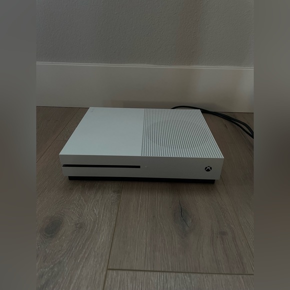 XBox One S - Picture 3 of 9